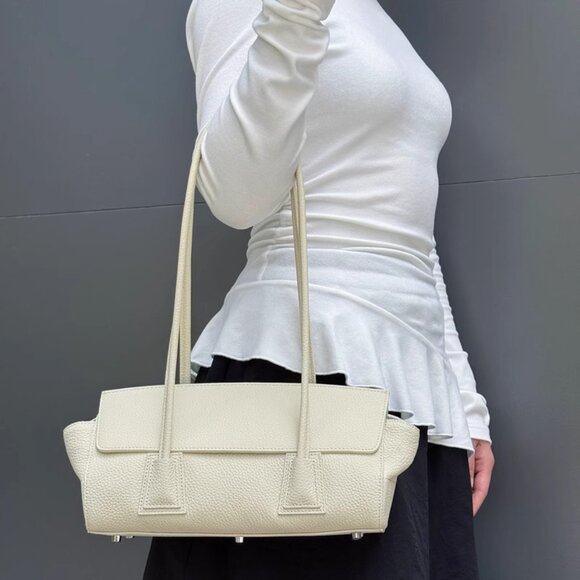 Elegance Bag โ A Timeless Icon of Style - Picture 4 of 11